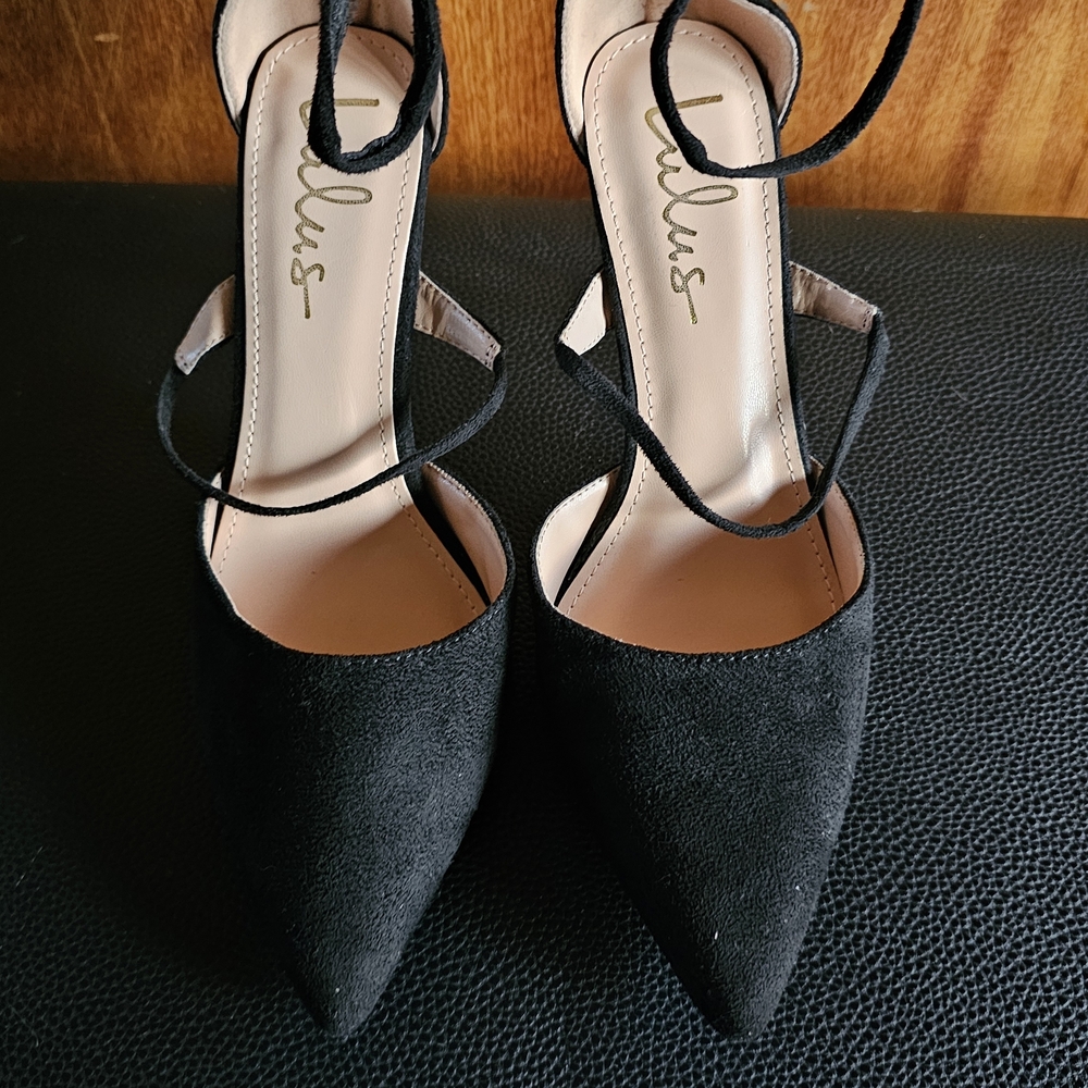 Lulu's Black Pointed Stilletos
